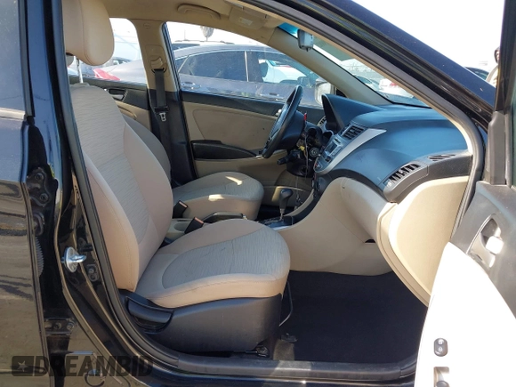 2016 Hyundai Accent SE z VIN KMHCT4AE9GU085523, wystawiony jako IAAI lot #42208002 z przebiegiem 94 653 mil mil oraz . Historia ofert i sprzedaży dostępna na DreamBid. Obrazek 5.