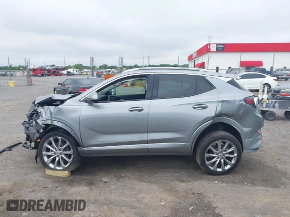 2024 Buick Encore GX Avenir z VIN KL4AMFSL7RB021362, wystawiony jako IAAI lot #42484717 z przebiegiem 5 640 mil mil oraz . Historia ofert i sprzedaży dostępna na DreamBid. Obrazek 15.