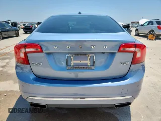 2018 Volvo S60 Inscription z VIN LYV402HK2JB170660, wystawiony jako Copart lot #58924785 z przebiegiem 60 871 mil mil oraz Szkoda całkowita • Salvage title. Historia ofert i sprzedaży dostępna na DreamBid. Obrazek 6.