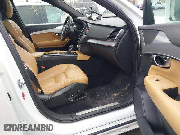 2017 Volvo XC90 Momentum with VIN YV4A22PK7H1134864, listed as a IAAI auction lot 42013875 with 200,367 mi miles. Bid and sale history available at carsss.com. Image 5.