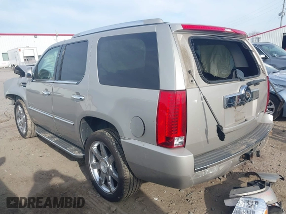 2008 Cadillac Escalade with VIN 1GYFK63848R236600, listed as a IAAI auction lot 41708402 with 193,214 mi miles. Bid and sale history available at carsss.com. Image 3.