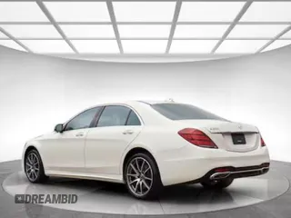 2018 Mercedes-Benz S 560 z VIN WDDUG8DB6JA400XXX, wystawiony jako Copart lot #59248165 z przebiegiem 53 756 mil mil oraz Czysty tytuł • Clean title. Historia ofert i sprzedaży dostępna na DreamBid. Obrazek 3.