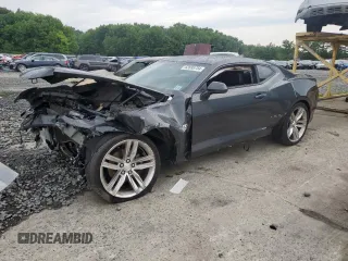 2016 Chevrolet Camaro 2LT z VIN 1G1FD1RSXG0139855, wystawiony jako Copart lot #62695754 z przebiegiem 91 576 mil mil oraz Szkoda całkowita • Salvage title. Historia ofert i sprzedaży dostępna na DreamBid. Obrazek 1.