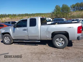 2010 Chevrolet Silverado 1500 LT with VIN 1GCSKSE39AZ179024, listed as a IAAI auction lot 41735447 with 307,082 mi miles. Bid and sale history available at carsss.com. Image 14.