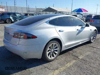 2017 Tesla Model S 60 with VIN 5YJSA1E12HF195741, listed as a IAAI auction lot 41861327 with 172,011 mi miles and . Bid and sale history available at DreamBid. Image 4.