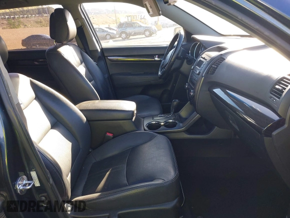 2011 Kia Sorento EX with VIN 5XYKU4A28BG028002, listed as a IAAI auction lot 41665503 with 1 mi miles. Bid and sale history available at carsss.com. Image 5.
