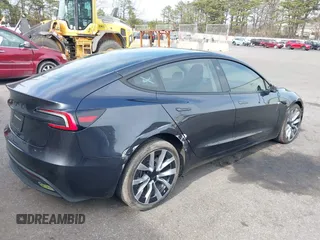 2024 Tesla Model 3 z VIN 5YJ3E1EA4RF742745, wystawiony jako IAAI lot #42085235 z przebiegiem 28 094 mil mil oraz . Historia ofert i sprzedaży dostępna na DreamBid. Obrazek 4.