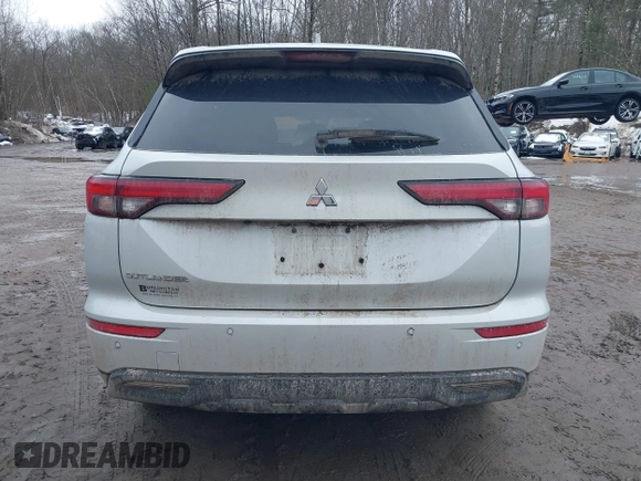 2022 Mitsubishi Outlander ES with VIN JA4J4TA8XNZ082427, listed as a IAAI auction lot 41739564 with 103,835 mi miles. Bid and sale history available at carsss.com. Image 16.