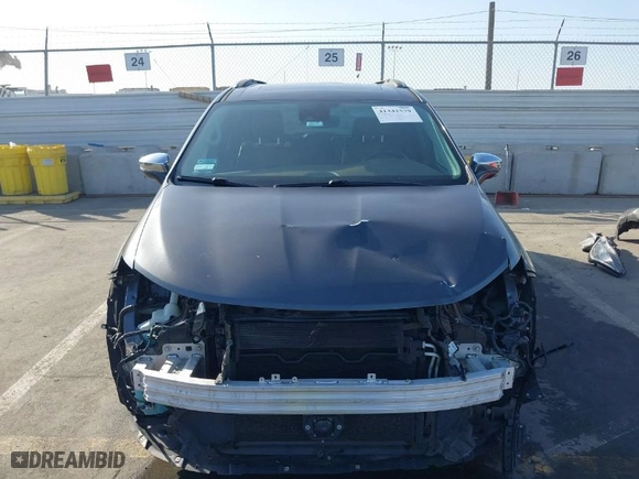 2018 Chrysler Pacifica Limited with VIN 2C4RC1GG5JR131147, listed as a IAAI auction lot 41342579 with 118,351 mi miles. Bid and sale history available at carsss.com. Image 13.
