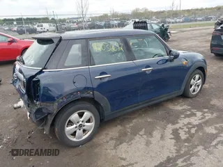 2015 MINI Hardtop 4 Door z VIN WMWXS5C54FT828442, wystawiony jako IAAI lot #42036692 z przebiegiem 88 224 mil mil oraz . Historia ofert i sprzedaży dostępna na DreamBid. Obrazek 4.