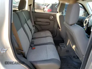 2008 Dodge Nitro SXT z VIN 1D8GU28K98W138540, wystawiony jako Copart lot #53465375 z przebiegiem 92 842 mil mil oraz Czysty tytuł • Clean title. Historia ofert i sprzedaży dostępna na DreamBid. Obrazek 11.