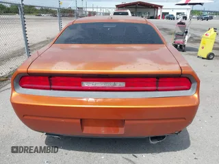 2011 Dodge Challenger z VIN 2B3CJ4DG7BH581585, wystawiony jako IAAI lot #42358543 z przebiegiem 247 380 mil mil oraz . Historia ofert i sprzedaży dostępna na DreamBid. Obrazek 16.