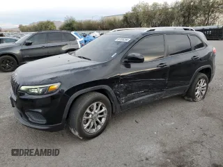 2020 Jeep Cherokee Latitude with VIN 1C4PJMCBXLD555020, listed as a Copart auction lot 87335284 with 137,121 mi miles and Salvage Title. Bid and sale history available at carsss.com. Image 1.