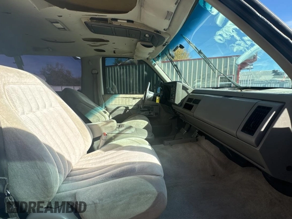 1993 GMC Yukon with VIN 1GKEK18K9PJ718702, listed as a Copart auction lot 82847154 with 103,848 mi miles and Clean Title. Bid and sale history available at carsss.com. Image 5.