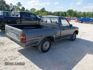 1992 Toyota Pickup with VIN JT4RN81AXN0100712, listed as a IAAI auction lot 42016872 with 124,997 mi miles and . Bid and sale history available at DreamBid. Image 4.