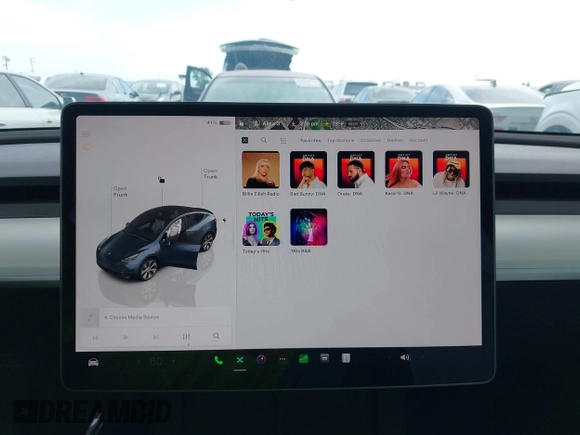 2024 Tesla Model Y Long Range z VIN 7SAYGDEE2RF069588, wystawiony jako IAAI lot #42024180 z przebiegiem 13 230 mil mil oraz . Historia ofert i sprzedaży dostępna na DreamBid. Obrazek 18.
