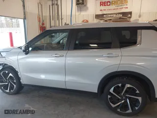 2024 Mitsubishi Outlander SE with VIN JA4J4VA89RZ012001, listed as a IAAI auction lot 41589410 with 8,457 mi miles. Bid and sale history available at carsss.com. Image 14.