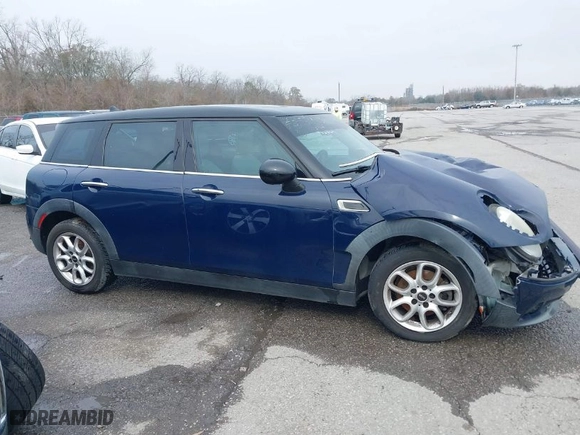 2016 MINI Cooper Clubman with VIN WMWLN5C54G2E30843, listed as a IAAI auction lot 41371368 with 1 mi miles. Bid and sale history available at carsss.com. Image 13.