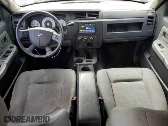 2008 Dodge Dakota SXT z VIN 1D7HW38K28S592709, wystawiony jako Copart lot #55326725 z przebiegiem 193 137 mil mil oraz Szkoda całkowita • Salvage title. Historia ofert i sprzedaży dostępna na DreamBid. Obrazek 8.