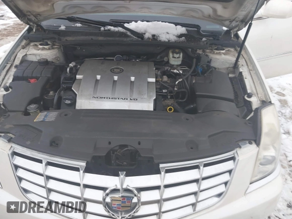 2008 Cadillac DTS 1SA z VIN 1G6KD57Y48U110756, wystawiony jako IAAI lot #41553056 z przebiegiem 67 930 mil mil oraz . Historia ofert i sprzedaży dostępna na DreamBid. Obrazek 10.