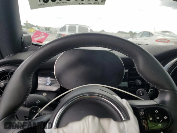 2022 MINI Hardtop Cooper S with VIN WMW53DH06N2S21412, listed as a Copart auction lot 61876185 with Not provided miles and Salvage title. Bid and sale history available at DreamBid. Image 9.