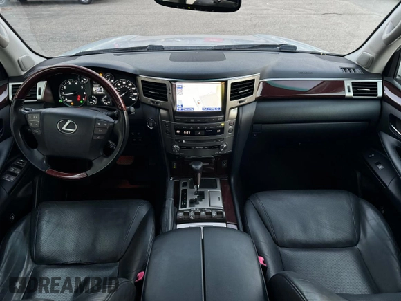 2013 Lexus LX 570 z VIN JTJHY7AX8D4089490, wystawiony jako Copart lot #76832954 z przebiegiem 203 267 mil mil oraz Czysty tytuł • Clean title. Historia ofert i sprzedaży dostępna na DreamBid. Obrazek 9.