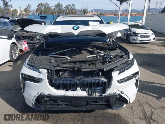 2024 BMW X7 xDrive40i z VIN 5UX23EM08R9U61655, wystawiony jako IAAI lot #41657934 z przebiegiem 12 810 mil mil oraz . Historia ofert i sprzedaży dostępna na DreamBid. Obrazek 12.