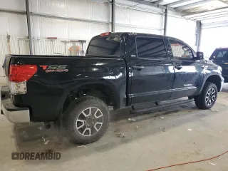 2013 Toyota Tundra z VIN 5TFDW5F13DX281916, wystawiony jako Copart lot #55177945 z przebiegiem 119 446 mil mil oraz Szkoda całkowita • Salvage title. Historia ofert i sprzedaży dostępna na DreamBid. Obrazek 3.
