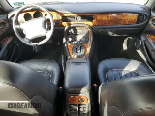 2003 Jaguar XJ 8 z VIN SAJDA14C83LF55424, wystawiony jako Copart lot #86324864 z przebiegiem 110 244 mil mil oraz Szkoda całkowita • Salvage title. Historia ofert i sprzedaży dostępna na DreamBid. Obrazek 8.