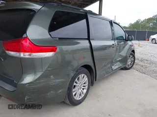 2012 Toyota Sienna XLE AAS z VIN 5TDYK3DC0CS275646, wystawiony jako IAAI lot #42116979 z przebiegiem 250 909 mil mil oraz . Historia ofert i sprzedaży dostępna na DreamBid. Obrazek 17.
