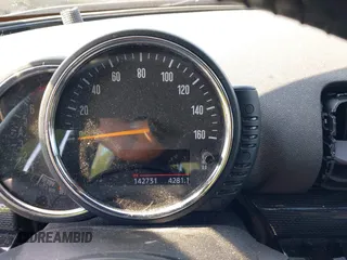 2016 MINI Clubman z VIN WMWLN5C5XG2B35049, wystawiony jako IAAI lot #42219495 z przebiegiem 142 731 mil mil oraz . Historia ofert i sprzedaży dostępna na DreamBid. Obrazek 7.