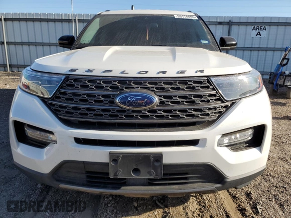 2022 Ford Explorer XLT z VIN 1FMSK7DH9NGB10471, wystawiony jako Copart lot #53174495 z przebiegiem 62 667 mil mil oraz Szkoda całkowita • Salvage title. Historia ofert i sprzedaży dostępna na DreamBid. Obrazek 5.