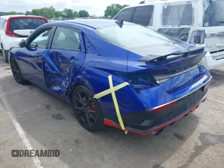 2024 Hyundai Elantra z VIN KMHLW4DK0RU020006, wystawiony jako IAAI lot #42395261 z przebiegiem 12 691 mil mil oraz . Historia ofert i sprzedaży dostępna na DreamBid. Obrazek 3.