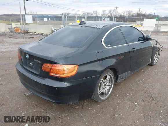 2008 BMW 3 Series 328xi z VIN WBAWC33568PD08951, wystawiony jako IAAI lot #41572838 z przebiegiem Nie podano mil oraz . Historia ofert i sprzedaży dostępna na DreamBid. Obrazek 4.