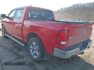 2015 Ram 1500 Big Horn z VIN 1C6RR7LT1FS719886, wystawiony jako IAAI lot #41898418 z przebiegiem 145 064 mil mil oraz . Historia ofert i sprzedaży dostępna na DreamBid. Obrazek 3.