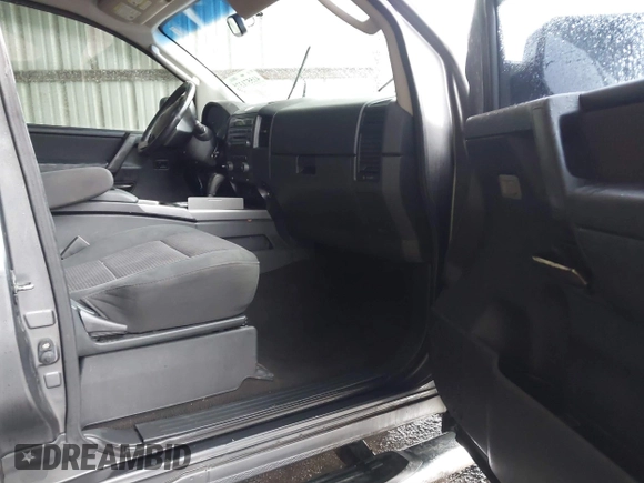 2008 Nissan Titan SE with VIN 1N6BA06F08N332422, listed as a IAAI auction lot 41557137 with 204,735 mi miles and . Bid and sale history available at DreamBid. Image 5.