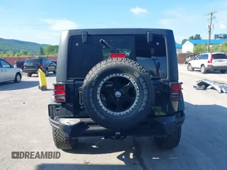 2013 Jeep Wrangler Unlimited Sport z VIN 1C4HJWDG9DL510121, wystawiony jako IAAI lot #42389944 z przebiegiem 84 390 mil mil oraz . Historia ofert i sprzedaży dostępna na DreamBid. Obrazek 16.