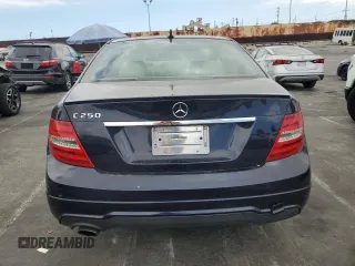 2012 Mercedes-Benz C 250 Sport с VIN WDDGF4HB0CA627652, выставлен на аукционе Copart как лот 65269385 с пробегом 112 504 миль миль и Чистый • Clean title. История ставок и продаж доступна на DreamBid. Изображение 6.