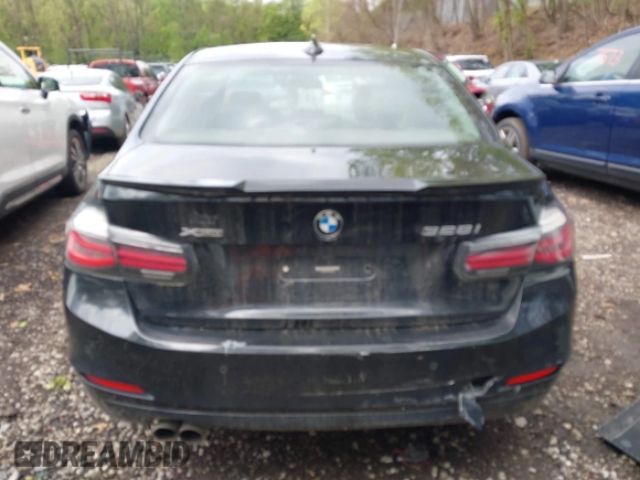 2013 BMW 3 Series 328i xDrive z VIN WBA3B3C5XDF532307, wystawiony jako IAAI lot #42192872 z przebiegiem 177 499 mil mil oraz . Historia ofert i sprzedaży dostępna na DreamBid. Obrazek 16.
