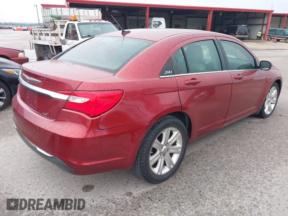 2012 Chrysler 200 Touring z VIN 1C3CCBBB6CN180868, wystawiony jako IAAI lot #42297048 z przebiegiem 110 213 mil mil oraz . Historia ofert i sprzedaży dostępna na DreamBid. Obrazek 4.