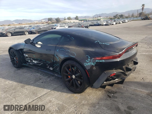 2020 Aston Martin Vantage z VIN SCFSMGAWXLGN04982, wystawiony jako Copart lot #81383264 z przebiegiem 30 891 mil mil oraz Szkody całkowita. Historia ofert i sprzedaży dostępna na DreamBid. Obrazek 2.
