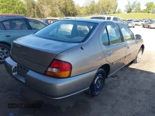 1999 Nissan Altima XE with VIN 1N4DL01D5XC124936, listed as a IAAI auction lot 42031611 with 140,519 mi miles. Bid and sale history available at carsss.com. Image 4.
