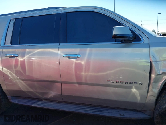 2015 Chevrolet Suburban LT z VIN 1GNSCJKC1FR608117, wystawiony jako IAAI lot #41641560 z przebiegiem 163 770 mil mil oraz . Historia ofert i sprzedaży dostępna na DreamBid. Obrazek 14.