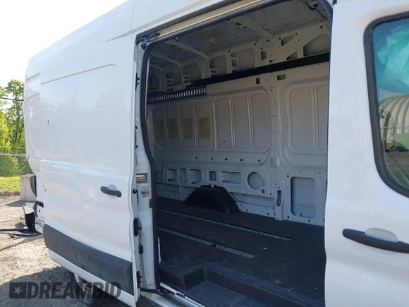 2021 Ford Transit Cargo z VIN 1FTBW3X84MKA60720, wystawiony jako IAAI lot #42202665 z przebiegiem 67 295 mil mil oraz . Historia ofert i sprzedaży dostępna na DreamBid. Obrazek 8.