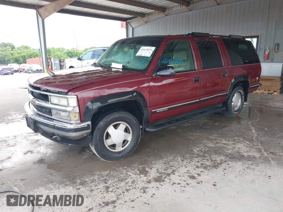 1999 Chevrolet Suburban z VIN 3GNFK16R8XG144067, wystawiony jako IAAI lot #42433835 z przebiegiem 362 941 mil mil oraz . Historia ofert i sprzedaży dostępna na DreamBid. Obrazek 2.