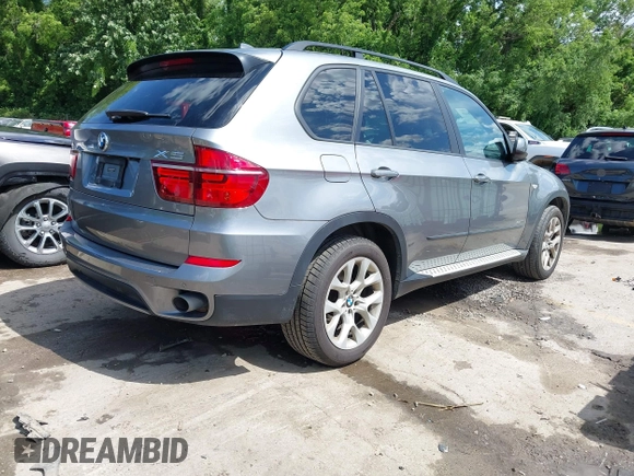 2012 BMW X5 35i z VIN 5UXZV4C50CL989684, wystawiony jako IAAI lot #42284840 z przebiegiem 134 056 mil mil oraz . Historia ofert i sprzedaży dostępna na DreamBid. Obrazek 4.