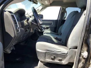 2014 Ram 1500 Big Horn z VIN 1C6RR7GG8ES133911, wystawiony jako Copart lot #54005445 z przebiegiem 128 965 mil mil oraz Szkoda całkowita • Salvage title. Historia ofert i sprzedaży dostępna na DreamBid. Obrazek 7.