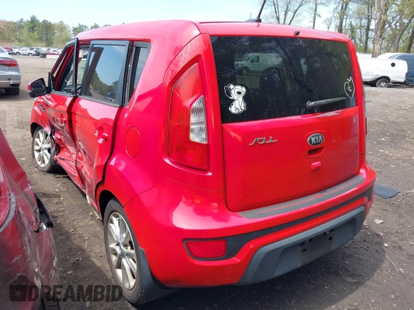 2013 Kia Soul + z VIN KNDJT2A63D7610143, wystawiony jako IAAI lot #42124581 z przebiegiem 104 155 mil mil oraz . Historia ofert i sprzedaży dostępna na DreamBid. Obrazek 3.