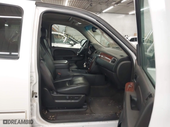 2013 Chevrolet Suburban LT with VIN 1GNSKJE74DR145680, listed as a IAAI auction lot 42114209 with 178,052 mi miles. Bid and sale history available at carsss.com. Image 5.