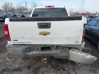 2011 Chevrolet Silverado 1500 LS with VIN 3GCPKREA1BG124050, listed as a IAAI auction lot 41656687 with 200,319 mi miles. Bid and sale history available at carsss.com. Image 17.
